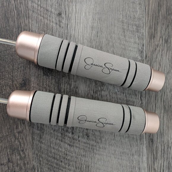 Jessica Simpson Weighted Jump Rope - Picture 2 of 3